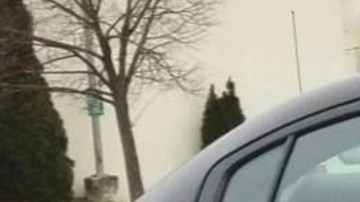 Los oficiales del sheriff de Kennebec escucharon al agresor gritar que "mataría" a sus padres.