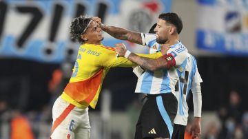 Richard Ríos y Nicolás Otamendi.