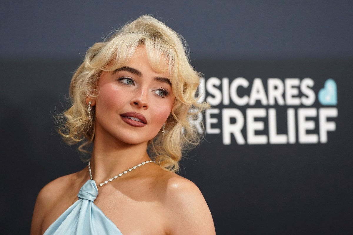Sabrina Carpenter comparte portadas alternativas para su nuevo álbum después de la controversia