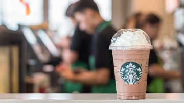 Starbucks se apoya en la Inteligencia Artificial para facilitar las recetas a los baristas.