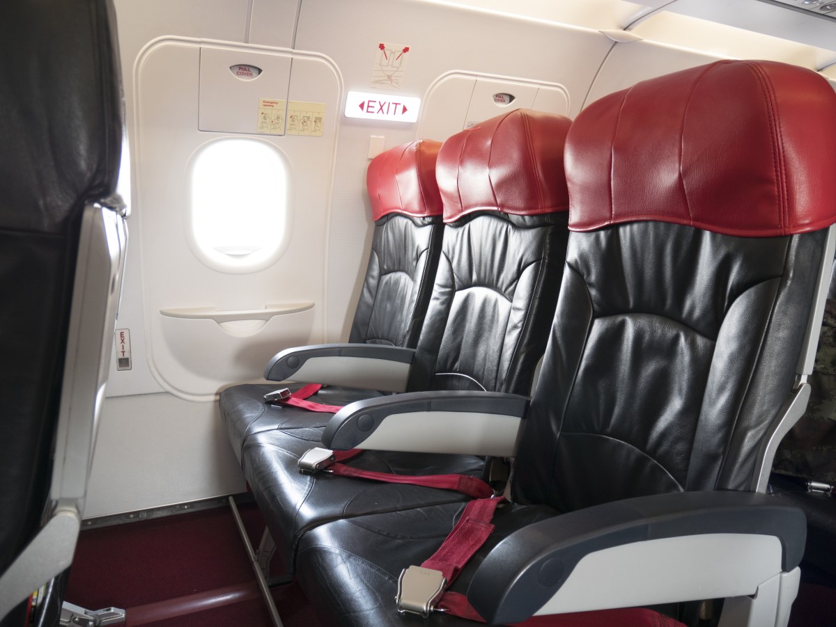 ¿Te pidieron cambiar de asiento en el avión? La razón por la que nunca deberías hacerlo
