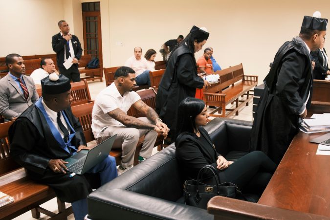 El campocorto de los Rays de Tampa Bay, Wander Franco, se sienta en la corte durante su juicio por múltiples cargos de abuso sexual de un menor, en Puerto Plata, República Dominicana, el lunes 2 de junio de 2025. (Foto AP/Ricardo Hernández).