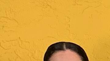 La presidenta de la Asociación Multicultural de Activistas Voz y Expresión (AMAVEX), Helene Villalonga (c), habla junto al jefe ejecutivo de la asociación, Juan J Correa-Villalonga (i), y el presidente de Venezolanos Perseguidos Políticos en el Exilio (VEPPEX), José A. Colina, hablan en una rueda de prensa este miércoles, en Miami (Estados Unidos).