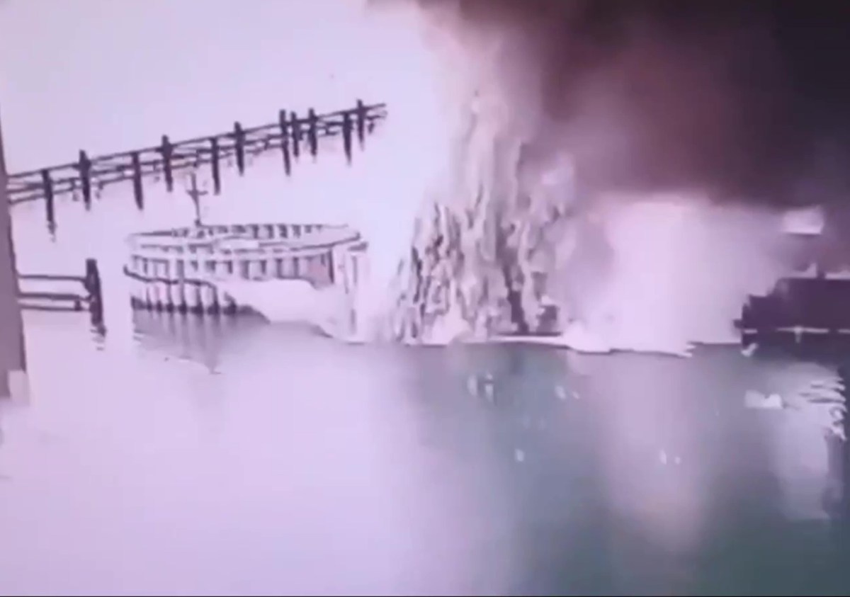 Ucrania atacó el puente de Crimea con explosivos submarinos y dañó sus cimientos