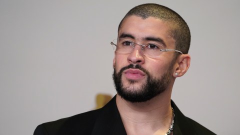 Bad Bunny manifestó su enojo tras presenciar la supuesta redada de ICE en Puerto Rico.