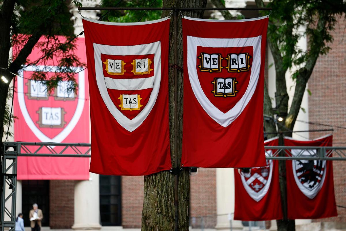 Harvard demanda a Trump para frenar bloqueo de visas a sus estudiantes extranjeros
