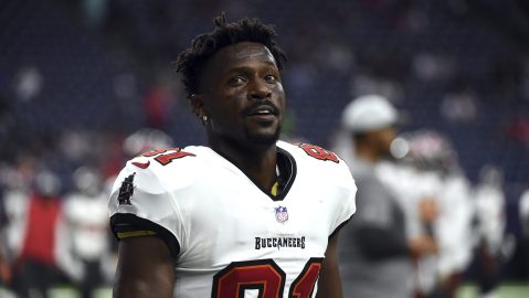 Antonio Brown durante su etapa como jugador de los Tampa Bay Buccaneers.
