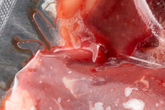 La forma cómo se empaca la carne es clave para la reproducción de microorganismos.