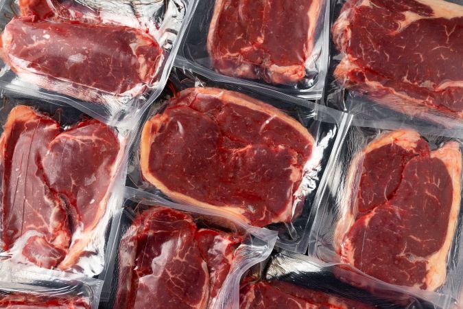 La forma cómo se empaca la carne es clave para la reproducción de microorganismos.