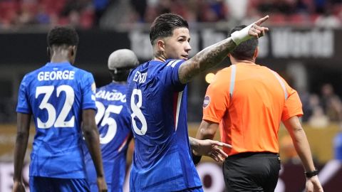 Enzo Fernandez celebra tras anotar el 2-0 del Chelsea ante el LAFC.
