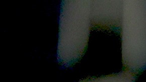 De acuerdo con Lilian, en plena entrevista, Nodal se molestó al grado de lanzar el micrófono y soltar toda clase de improperios.