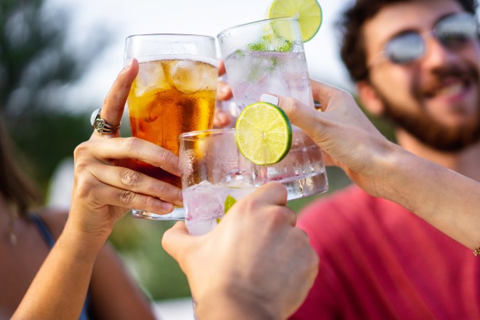 Aprovecha las frutas de temporada para darle un toque de sabor a tus postres y bebidas.