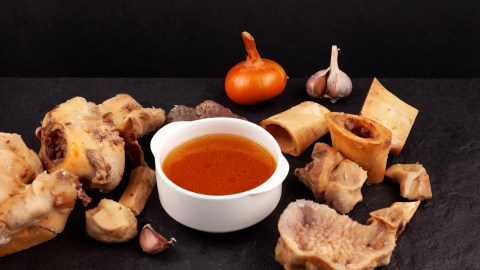 Los huesos de animales son fuente de colágeno.