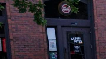 El equipo de materiales peligrosos del condado de Boulder se guarda en el lugar de un incidente en Boulder, Colorado, EE. UU., el 1 de junio de 2025.