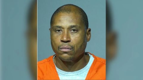 Foto policial de Demetric D. Scott, de 52 años, acusado de hacerse pasar por el inmigrante mexicano.
