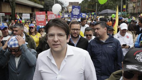 Esposa del político colombiano declaró que "necesita un milagro".