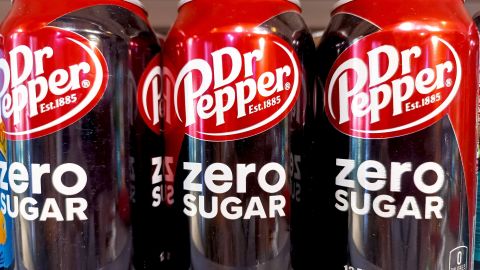 Aunque el empaque indica que los refrescos son zero, si contienen azúcar.