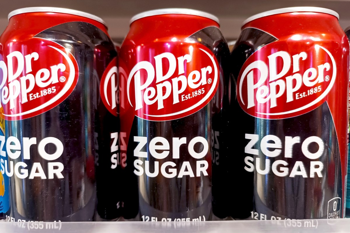 Dr Pepper retira más de 19,000 cajas de "Zero sugar" que sí tienen azúcar