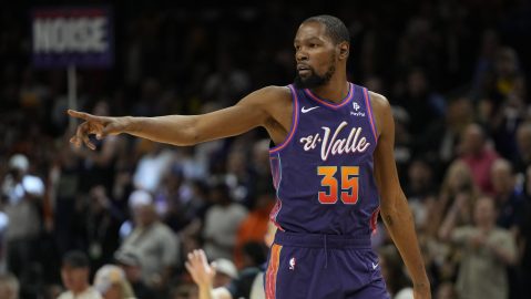 Kevin Durant durante un encuentro entre Phoenix Suns y Los Angeles Lakers.