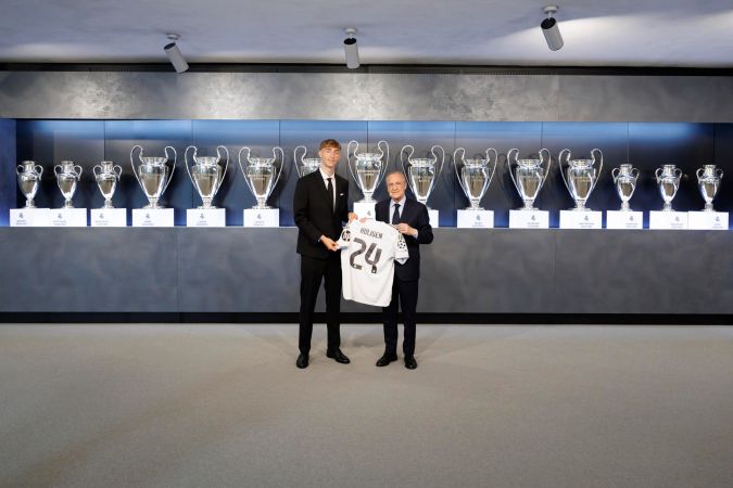 El Real Madrid presentó a Huijsen con el dorsal 24.