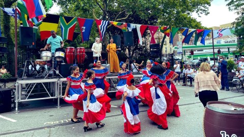 Una gran celebración de la gastronomía, música, arte, folclore, comercio y orgullo nacional dominicano