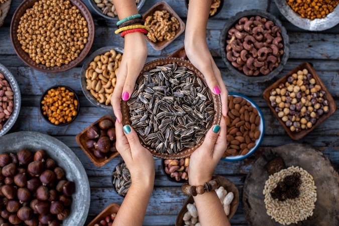 Las semillas y frutos secos contienen un compuesto llamado -β-tocoferol, claves para la salud cerebral.