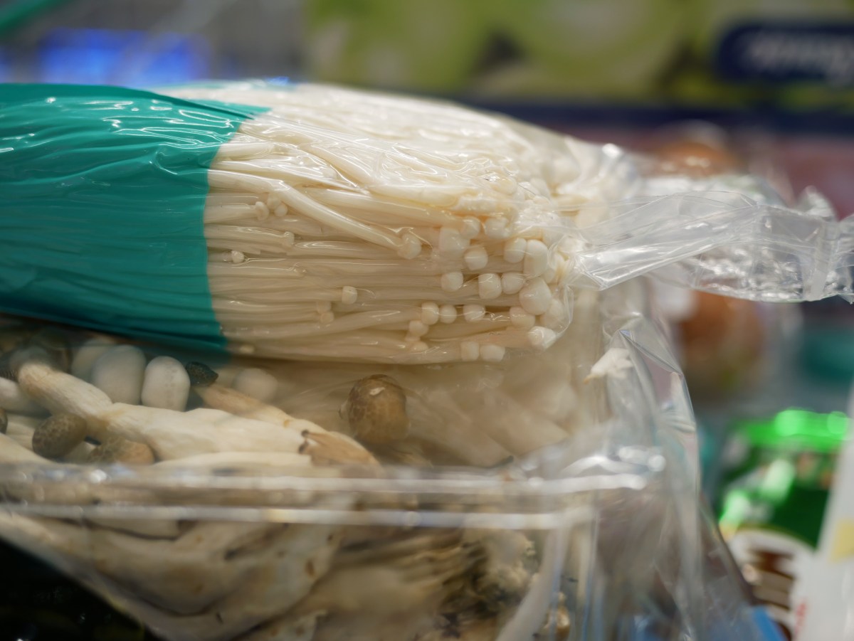 Retiran del mercado un lote de hongo enoki por riesgo de Listeria: distribuidos por empresa de Nueva York