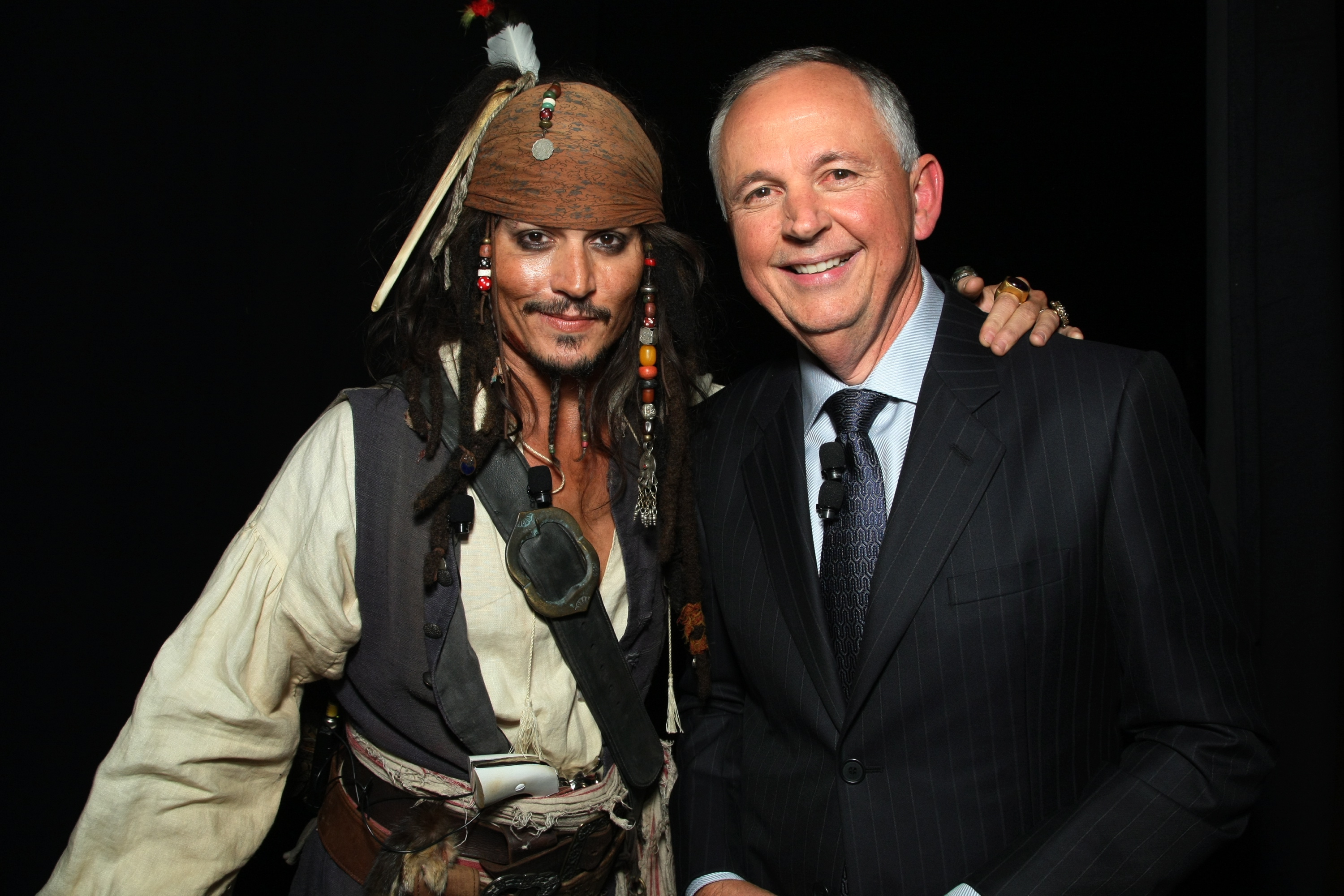 Johnny Depp sorprende a niños de un hospital en Madrid disfrazado de ...