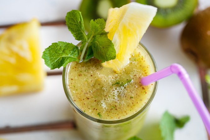 La combinación de piña y jengibre ayuda a combatir la inflamación.