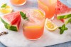 Prepara una bebida refrescante con solo 3 ingredientes.