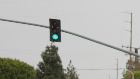 ICE calificó de "espantoso" enfrentamiento en Los Ángeles durante redadas migratorias