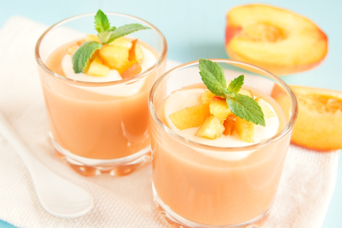 Postre perfecto para el verano: mousse de melocotón y crema