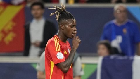 Nico Williams durante la UEFA Nations League.