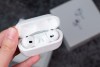 Aunque parezcan unos simples Airpods, los Pro 2 ofrecen mejor cancelación de ruido y sonido de alta calidad.