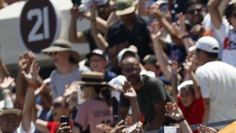 Hinchas del PSG y del Atlético en el Rose Bowl.