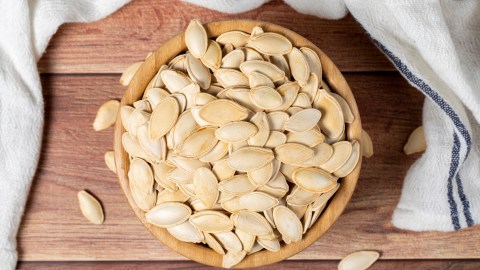 Las semillas de calabaza son ricas en antioxidantes que combaten la inflamación.