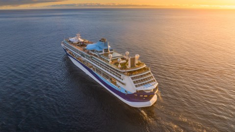 crucero-mujer-vivienda