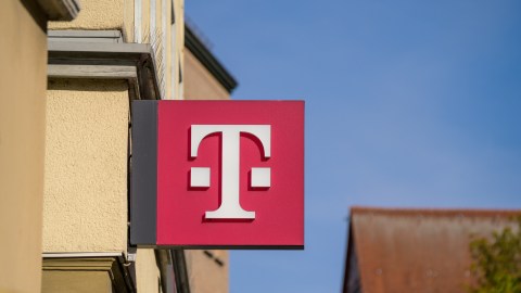 T-Mobile es el primer y único proveedor de servicio móvil de los Estados Unidos con una red que te mantiene conectado en cualquier lugar,