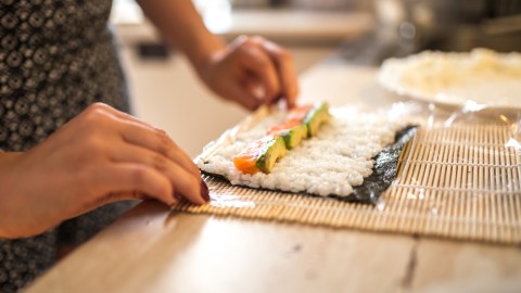 Prepara sushi con esta sencilla receta.