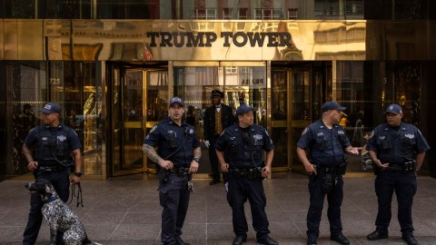 Detenidas 24 personas en protesta contra redadas migratorias en la Torre Trump