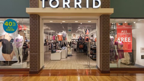 torrid-cierre-de-180-tiendas-2025