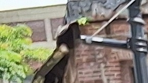 El vendedor de granizados Miguelito Santos se prepara para un gran día de ventas.