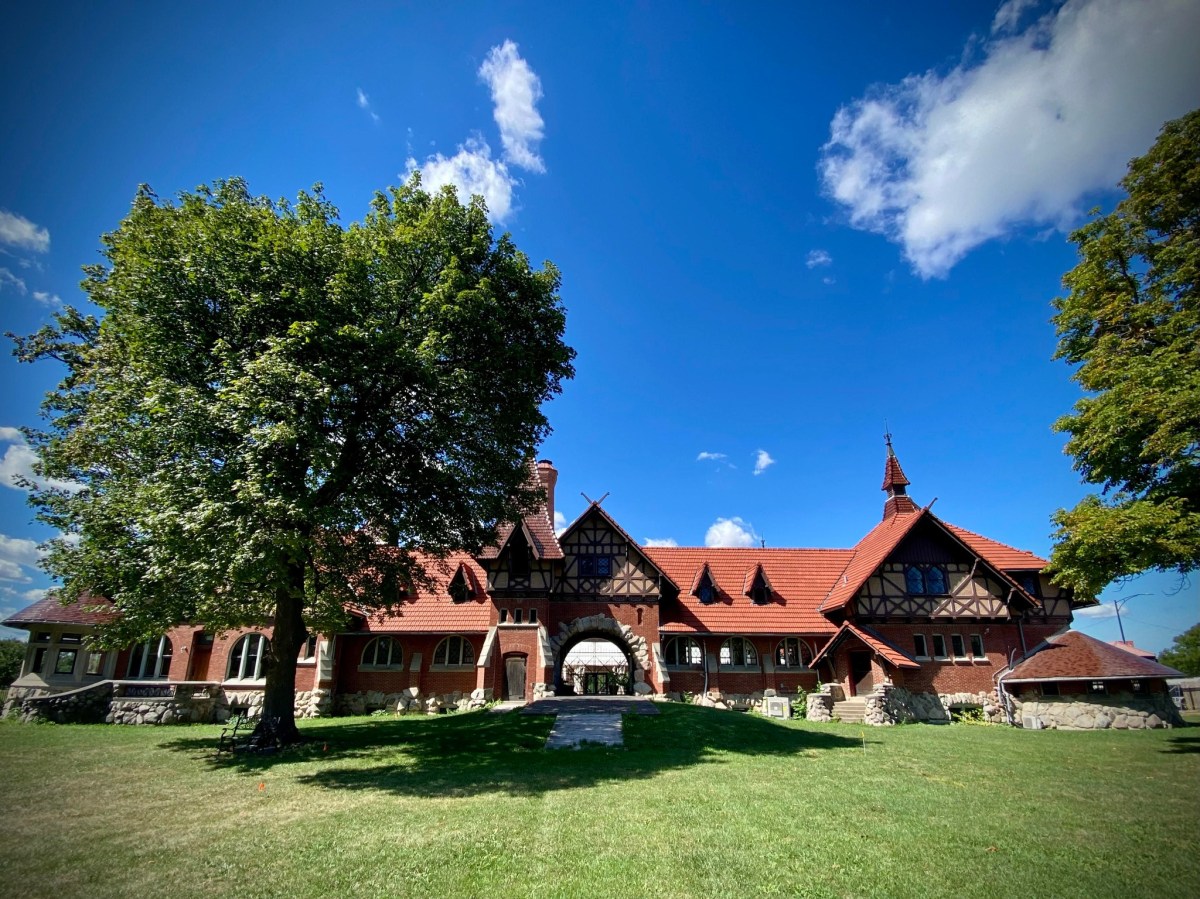 (Entrevista en video) Director de museo boricua de Chicago revela plan tras presencia de agentes del DHS en el espacio