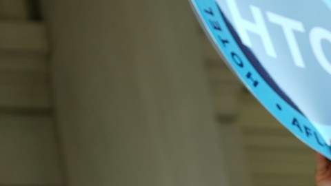 La fuerza laboral hotelera tiene mucho que celebrar con esta legislación que garantiza empleos de calidad en la industria de la hospitalidad.
