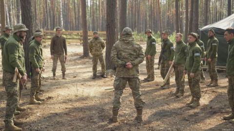 Los voluntarios mayores de 60 años servirán en funciones no combatientes.