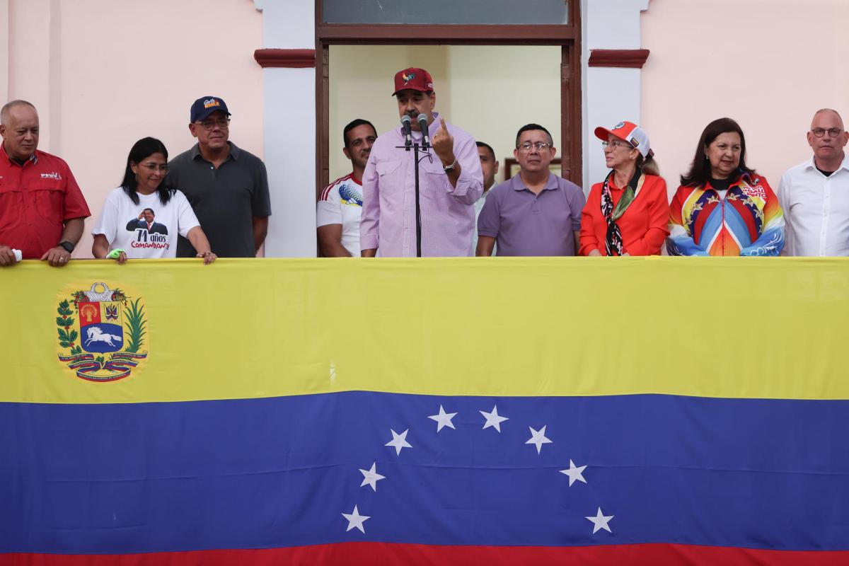 Venezolanos instan a Trump a detener a Maduro tras ser calificado como terrorista