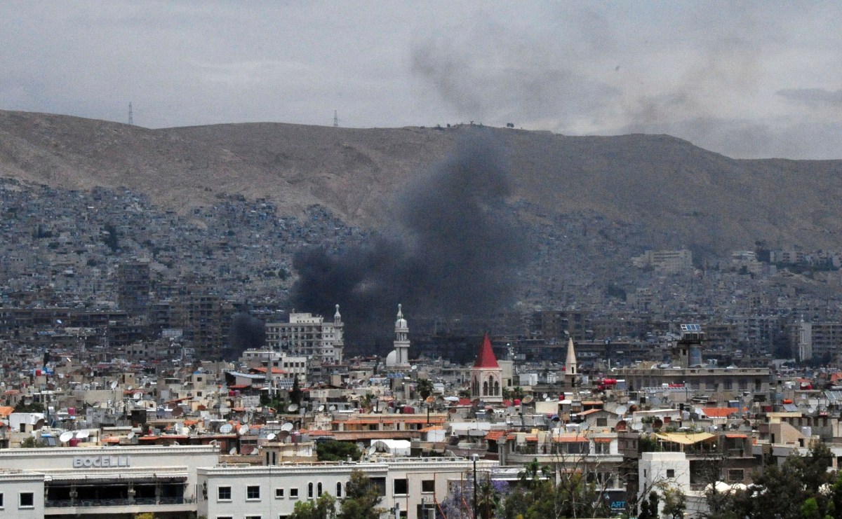 Israel bombardea cuarteles del ejército sirio en Damasco