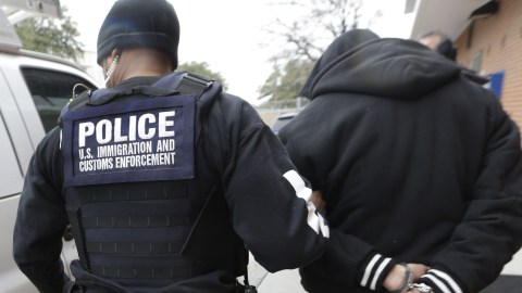 Los encuestados dijeron desaprobar la política de migración del Donald Trump.