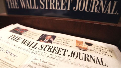 El diario publicó una supuesta carta escrita por Trump para Epstein.