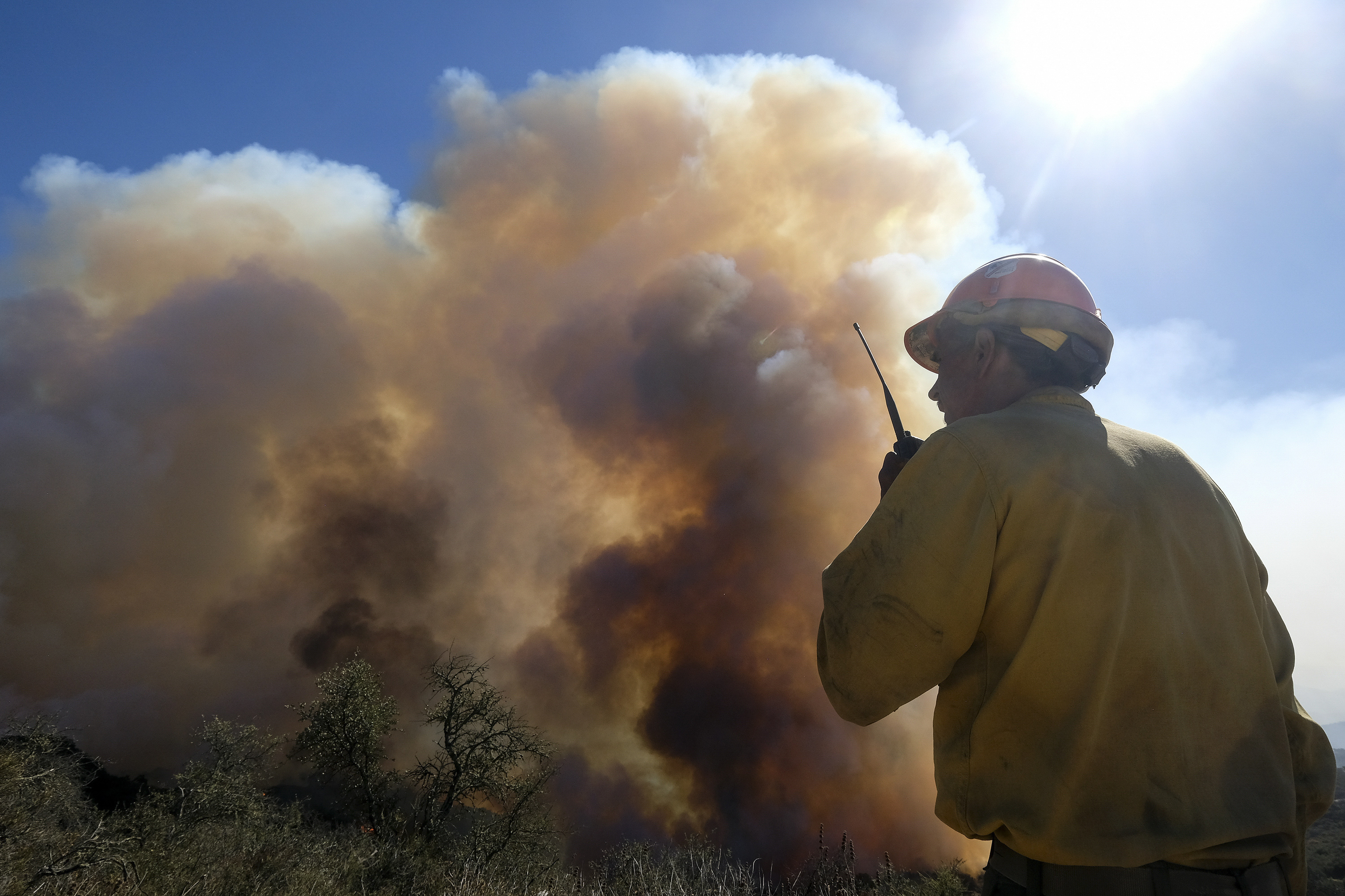 Explosión en almacén de fuegos artificiales deja siete personas desaparecidas en California